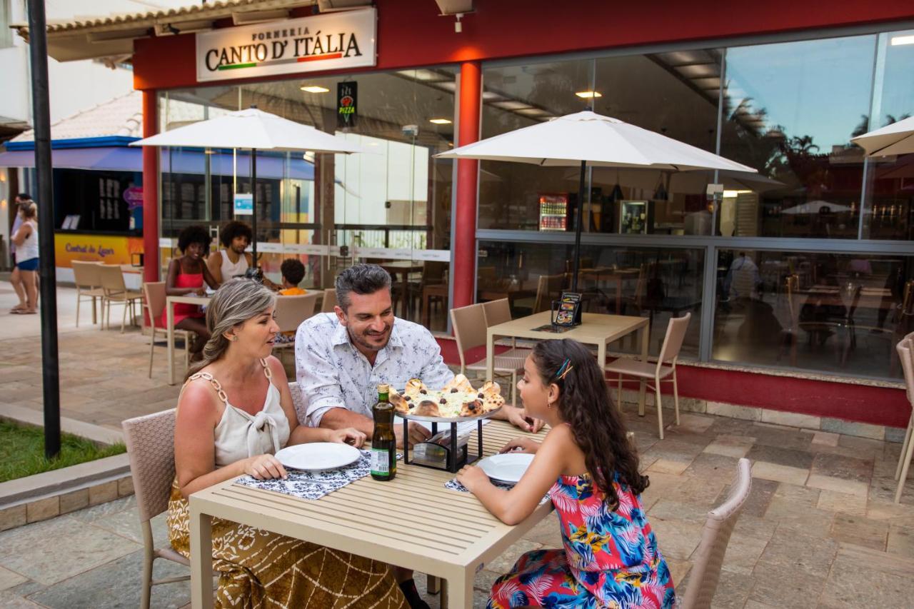 Wyndham Olimpia Royal Hotels Bagian luar foto Family dining at the restaurant