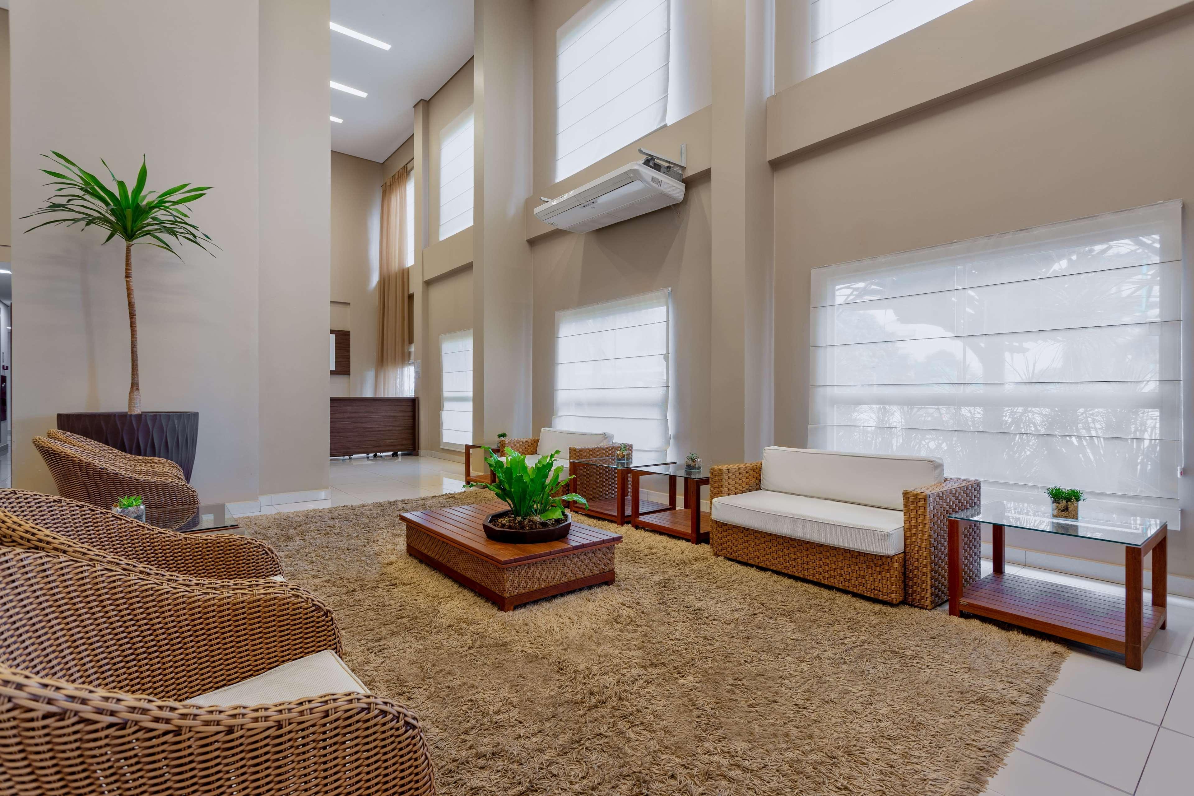 Wyndham Olimpia Royal Hotels Bagian luar foto A living room with a carpet