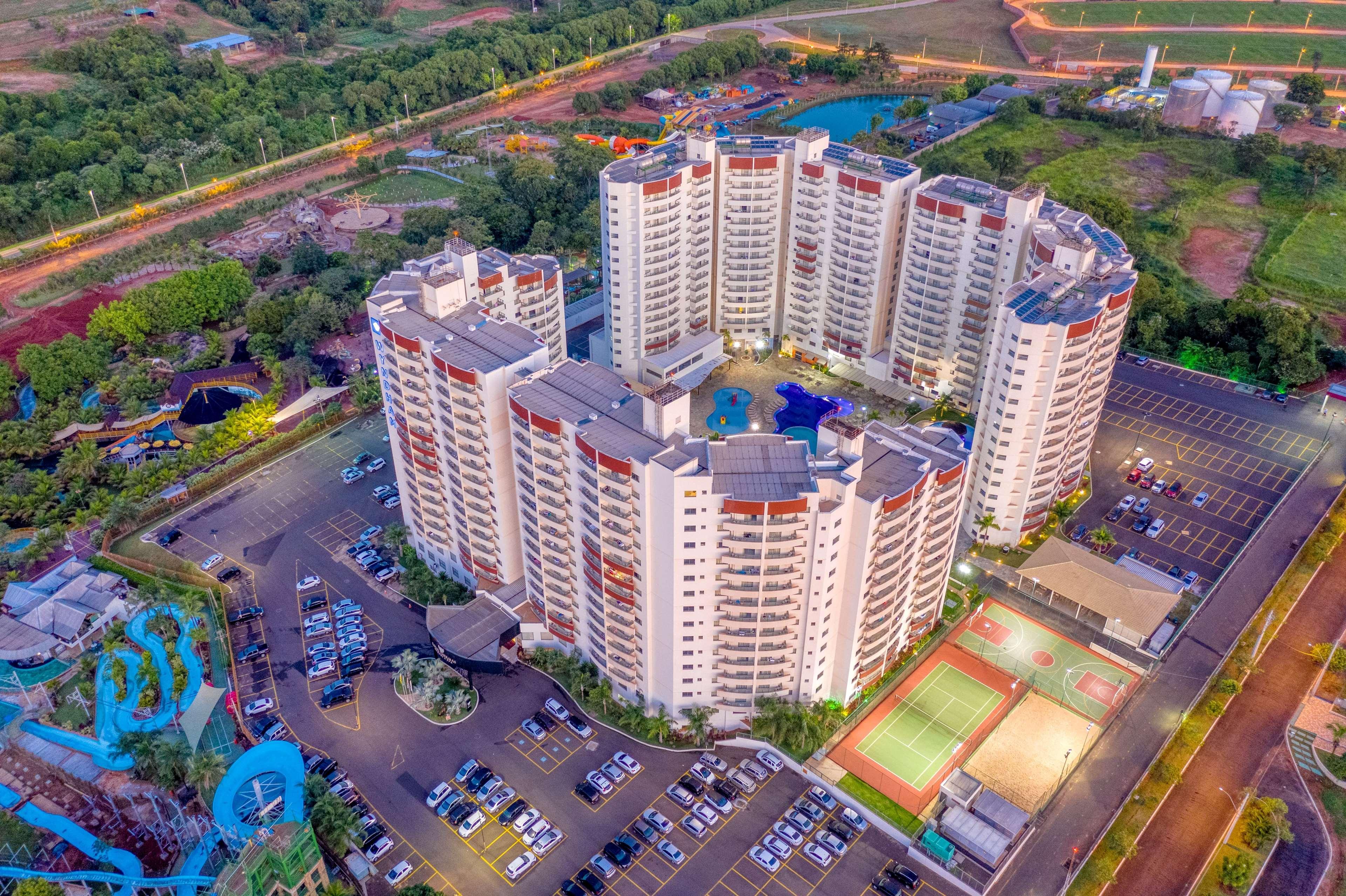 Wyndham Olimpia Royal Hotels Bagian luar foto Aerial view of the complex