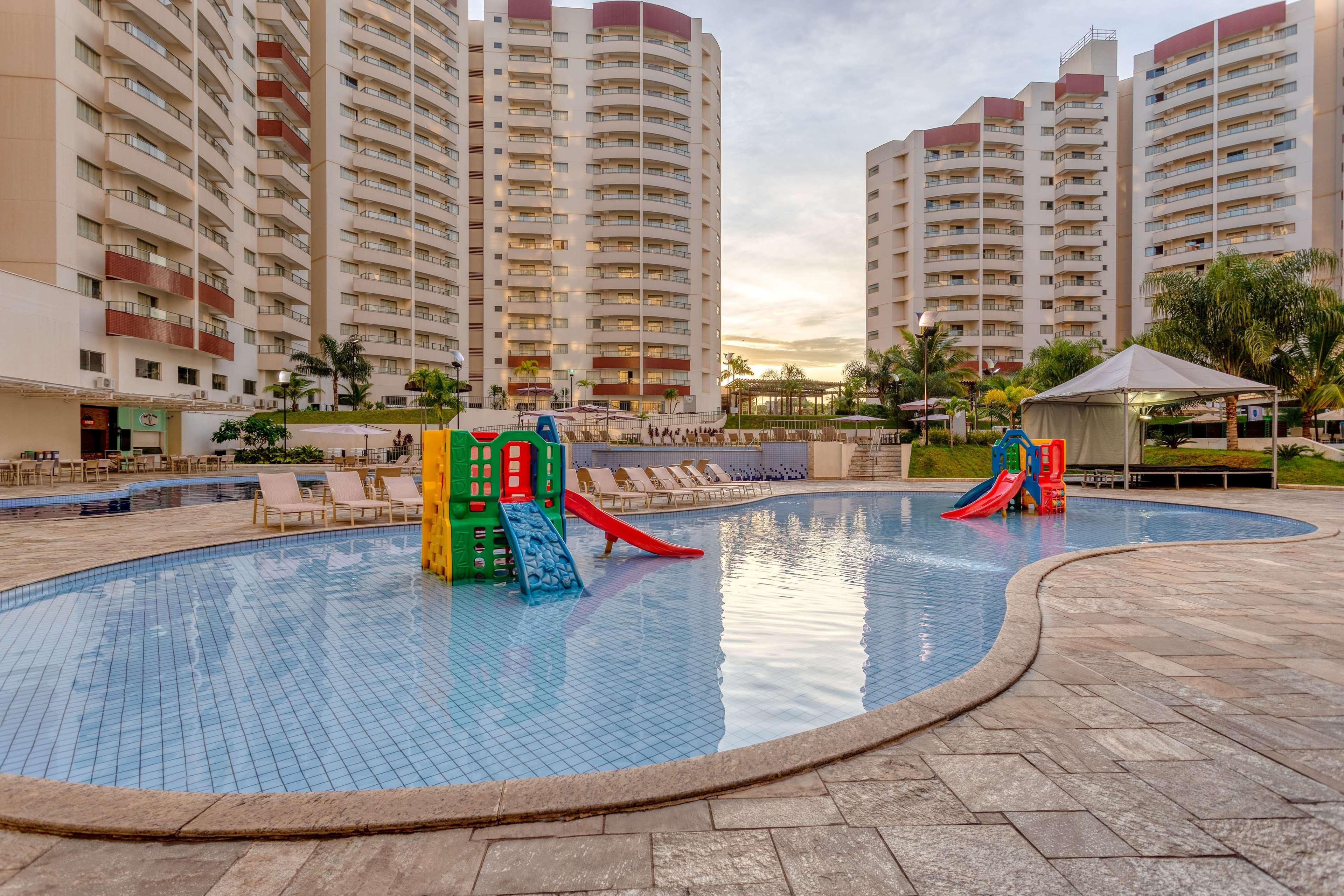 Wyndham Olimpia Royal Hotels Bagian luar foto A condominium pool in Singapore