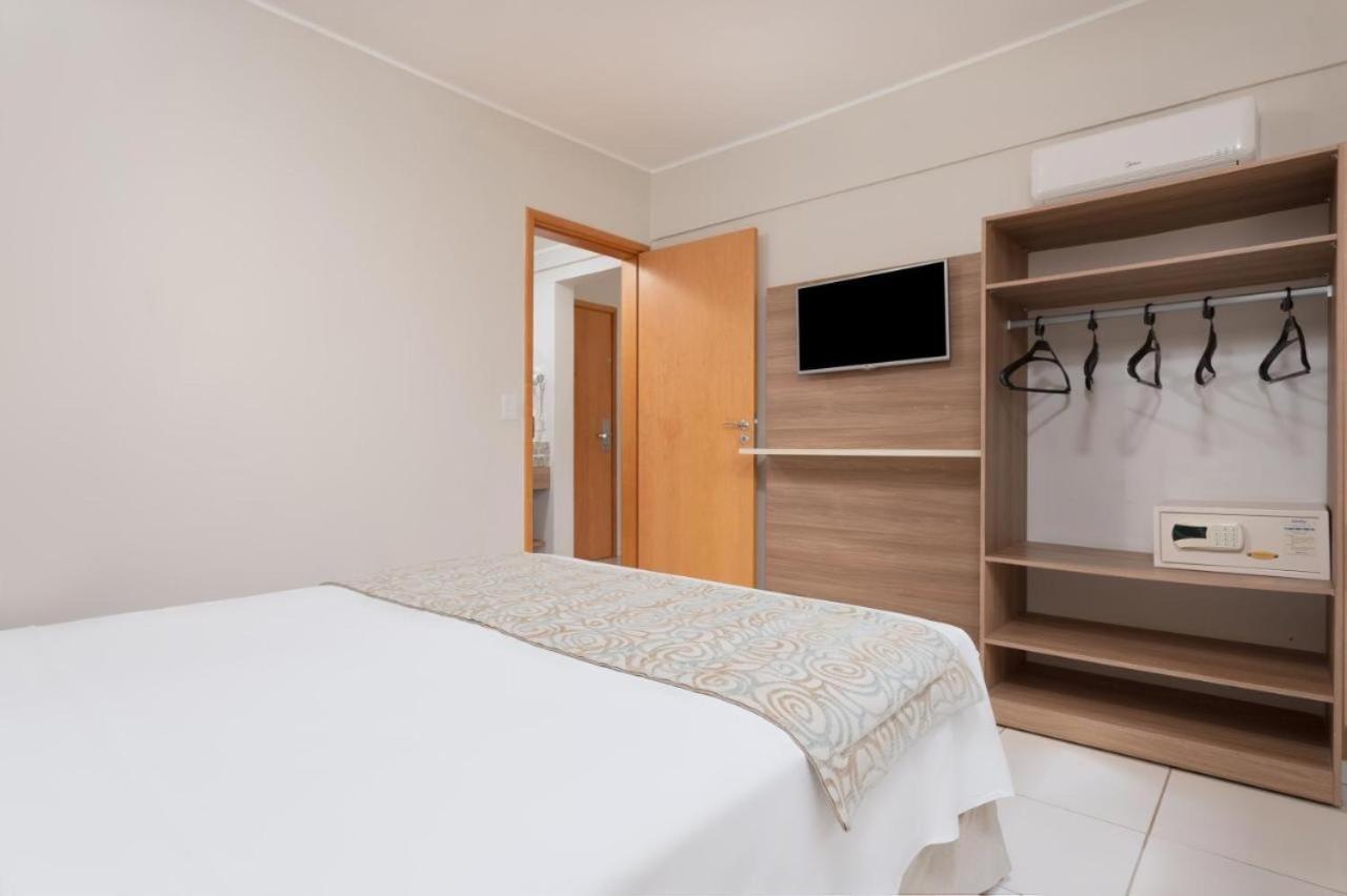 Wyndham Olimpia Royal Hotels Bagian luar foto A room at the hotel